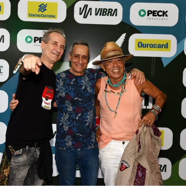 Kiko Zambianchi, Joni Anglister e o vocalista Simbas