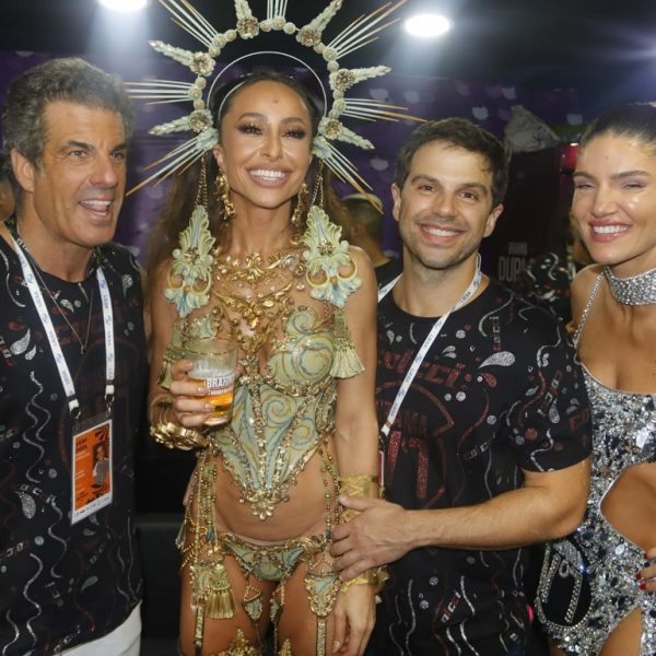 Álvaro Garnero, Sabrina Sato, Duda Nagle e Lou Oliveira (Camarote N1)