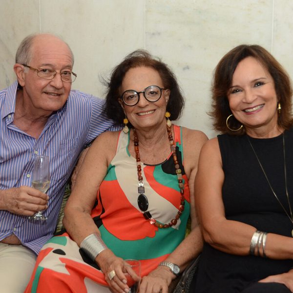 André e Adriana Salgado com Luciana Savaget