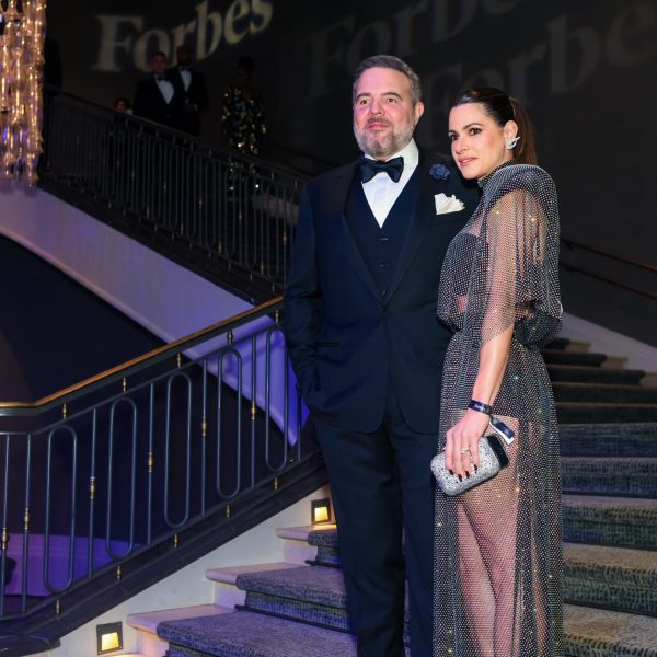 Antonio Camarotti, CEO da Forbes, e a mulher,  Katarina
