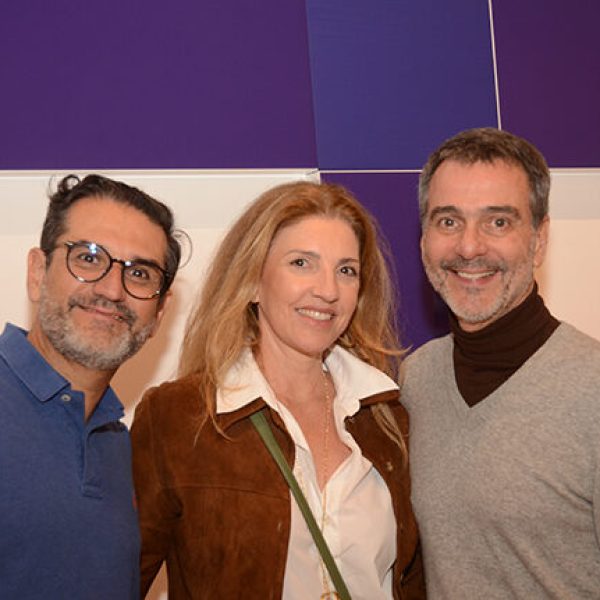 Augusto e Caroline Simas com Mauro Saraiva