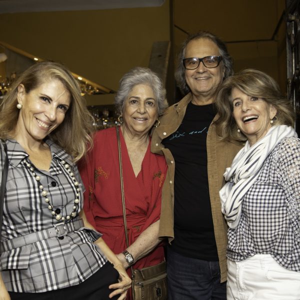 Zé Ronaldo entre Beth Azulay, Heloísa Campello e Jakceline Demasione