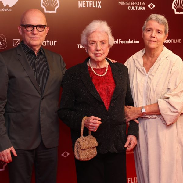 Os Barreto: Lucy entre os filhos Bruno e Paula