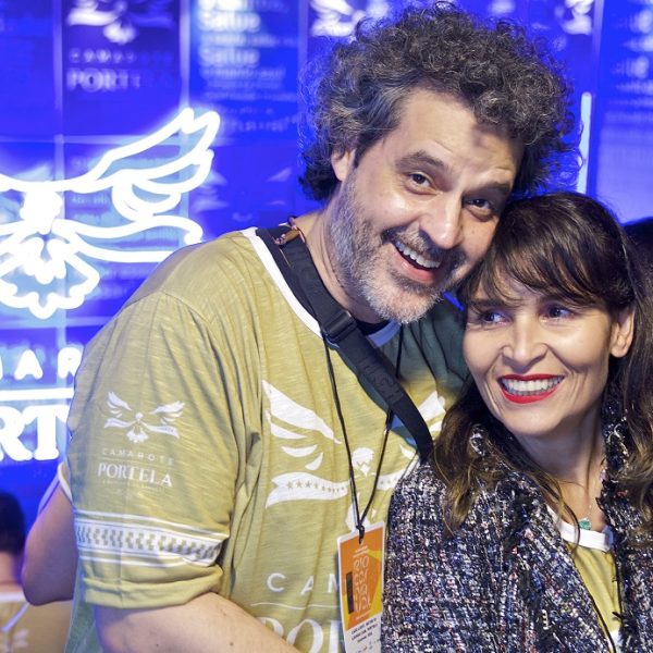 Bruno Garcia e Dominique Magalhães curtem o Camarote Portela