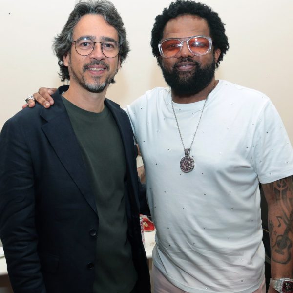 O empresário Afonso Carvalho e Xande de Pilares