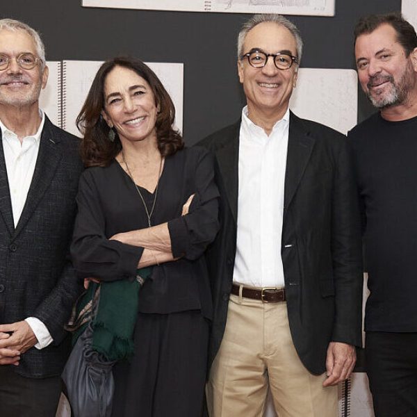 Gisela e João Roberto Marinho entre Lauro Cavalcanti e Miguel 
Pinto Guimarães