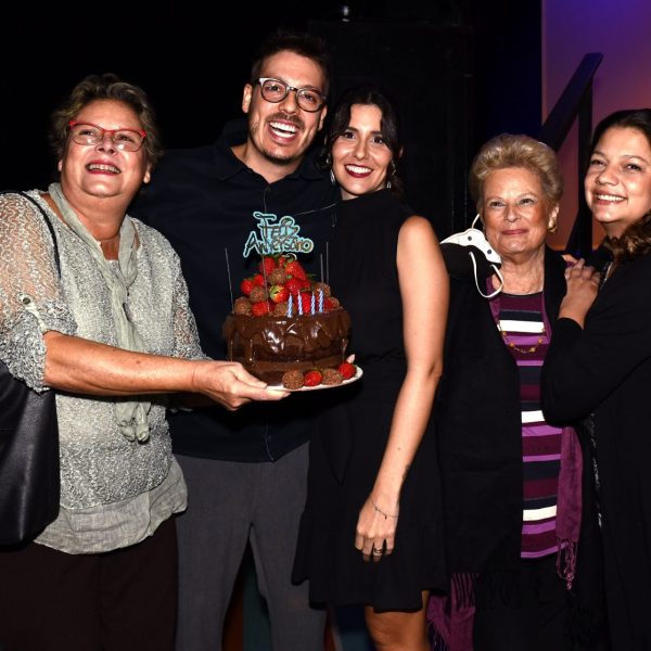 Em família: a mãe Isabella, Porchat, Nataly , Maria Alice e Cristiana, avó e irmã do ator