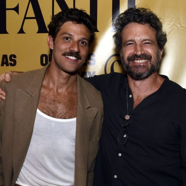 Chay Suede e Caco Ciocler