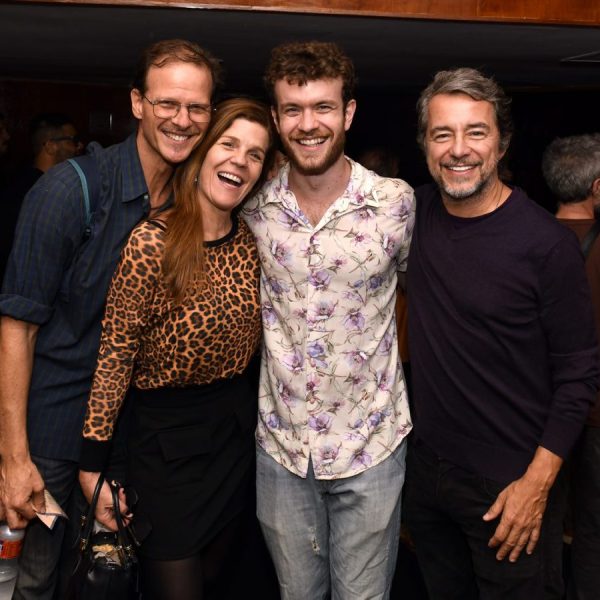 Carlos, Luiza e Vitor, todos Thiré, com Carlos Vieira