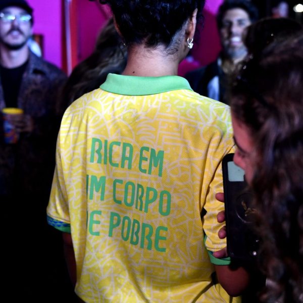 A camisa de Bella Campos