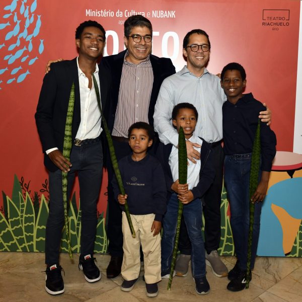 Deivid Valério Gaia e Itamar Vieira Junior com os filhos Rodrigo, Julio, Paulo e Pietro Valério Gaia Kalil