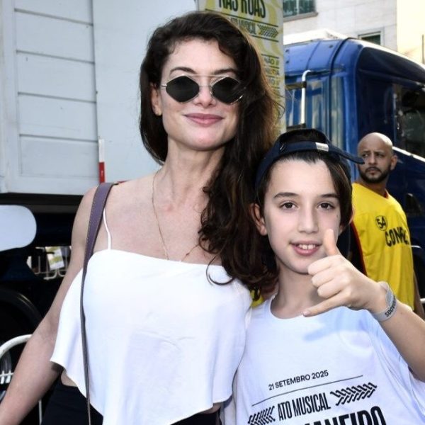 Alinne Moraes e seu filho Pedro