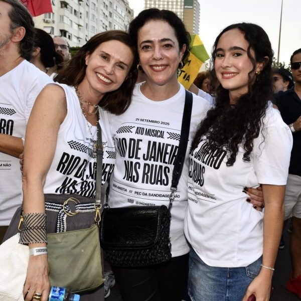 Paula Burlamaqui, Silvia Buarque e sua filha Irene