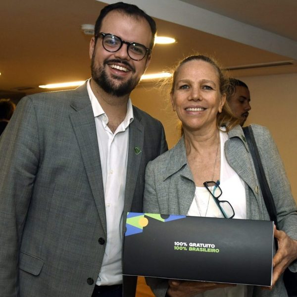 Lucas Padilha e Sandra Kogut