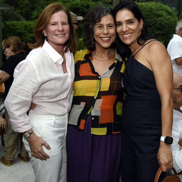 Renata Almeida Magalhães entre Maria Geyer e Taís Araújo