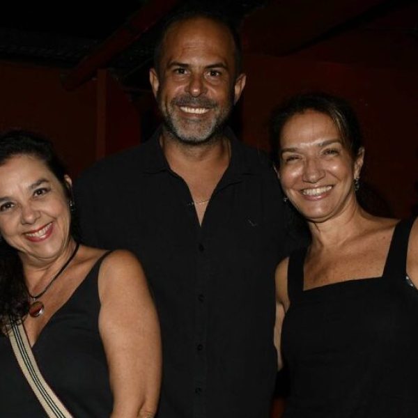 Ricardo Portilho entre Rita Fernandes e Marcela Esteves
