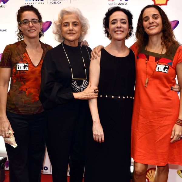 Marieta Severo com as filhas Luísa , Silvia e Helena Buarque