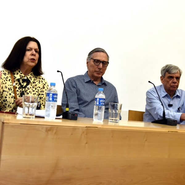 Palestra no auditório com Vanda Klabin, Carlos Zilio e Ronaldo Brito