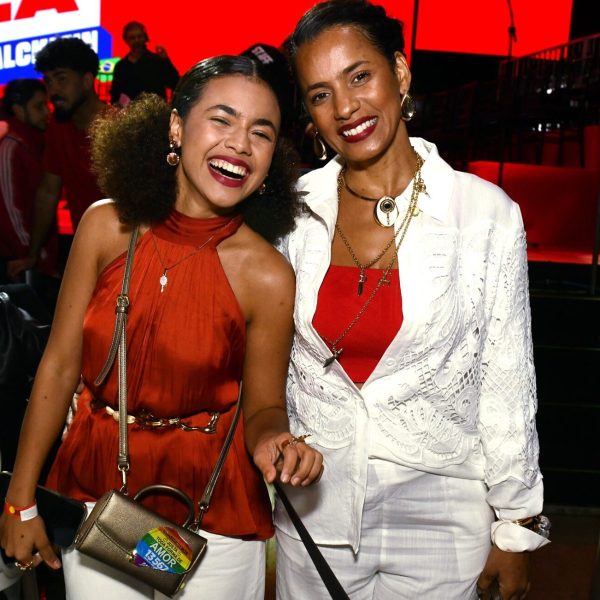 Alana Cabral e sua mãe, Amanda