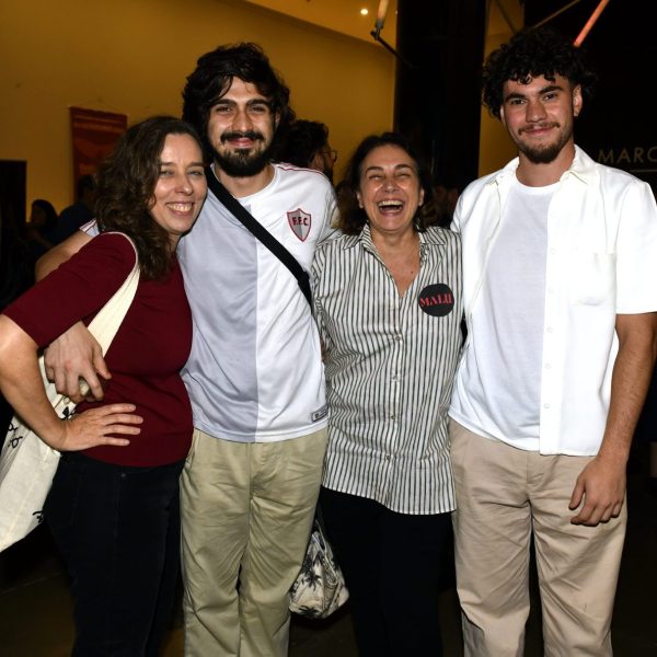 Isabel Diegues e seu filho, João Pedro Bial, Anna Luiza Muller e seu filho, João Muller Moura