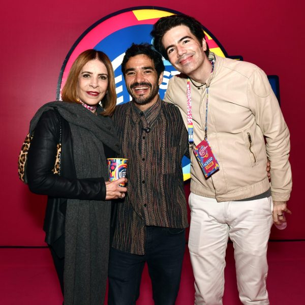 Caio Blat entre Liège Monteiro e Luiz Fernando Coutinho