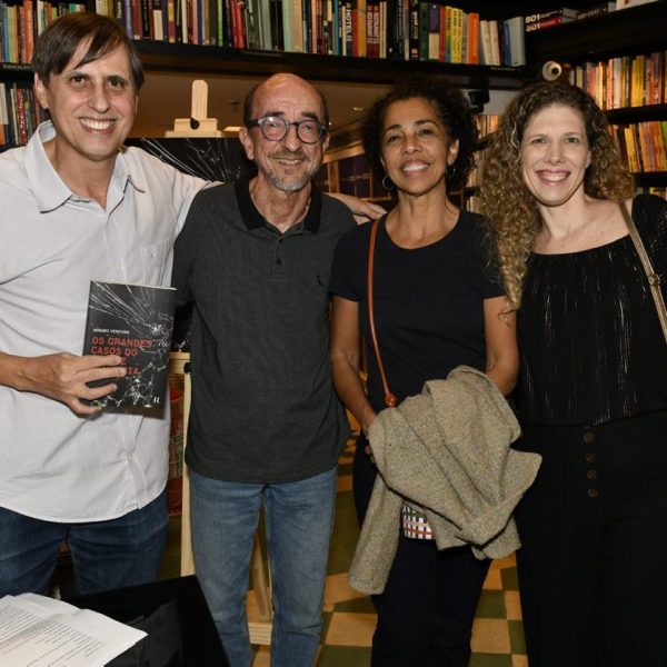 O autor com Joaquim Ferreira dos Santos, ,Lilian Sapucahy e Ana Ventura