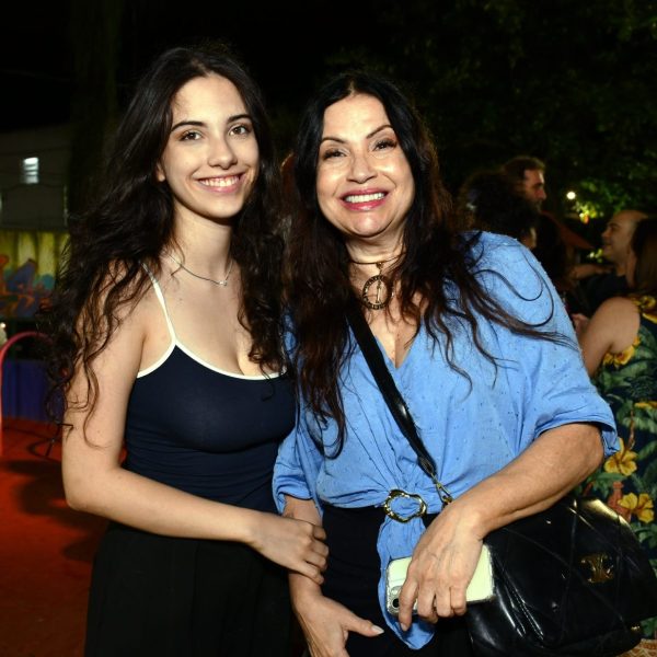 Valentine e sua mãe, Isadora Ribeiro