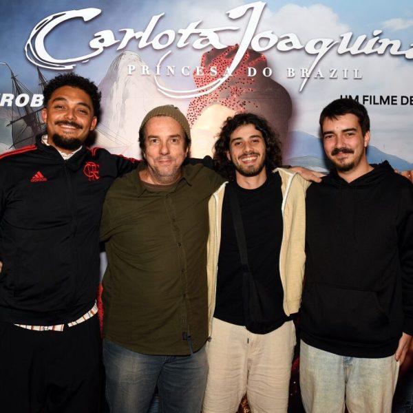 Augusto Madeira entre Jimmy, Antônio e João