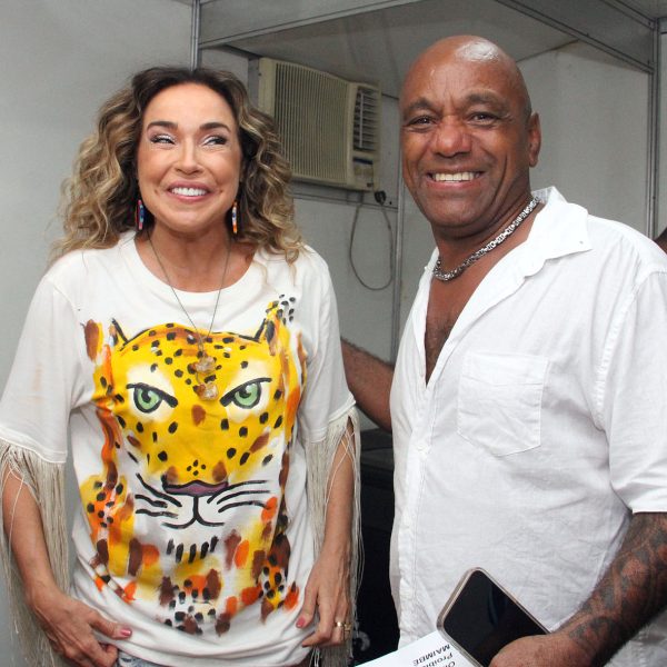 A cantora Daniela Mercury e Giba Gonçalves, diretor do grupo Mundial Batalha