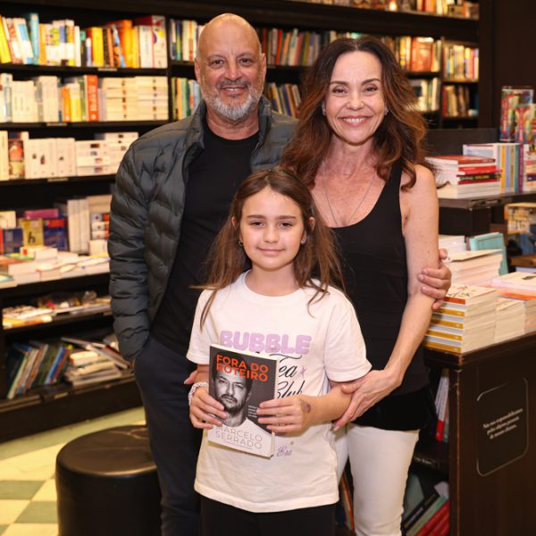 Avner Saragossy e Flávia Monteiro com a filha, Sophia