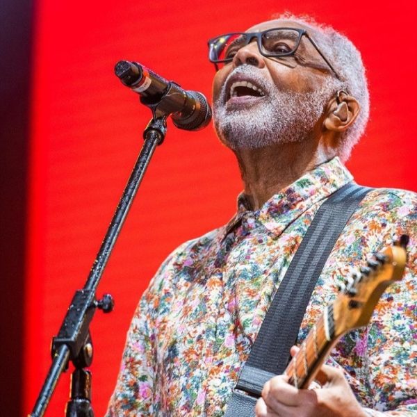 Gilberto Gil sobe ao palco Sunset e faz um show em família