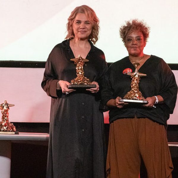 Isabel Teixeira e Grace Passô