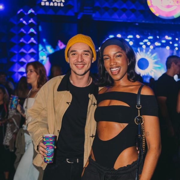 João Vitor Silva e IZA