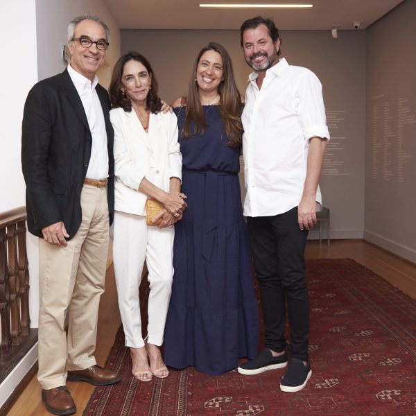 Os casais João Roberto e Gisela Marinho, Paula Marinho e Miguel Pinto Guimarães