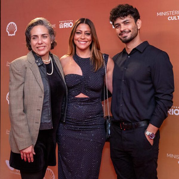 Júlia Barreto, Carol Castro e Alexandre Salvador