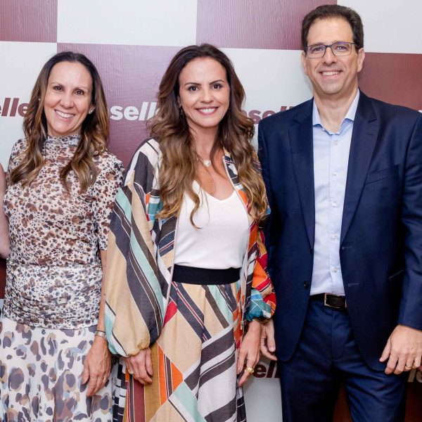 Michelle Novaes entre os sócios Karine e Marcos Saceanu
