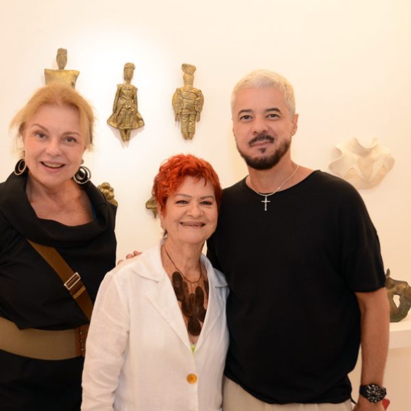 Laura Burnier, Nelly Gutmacher e Gilson Martins