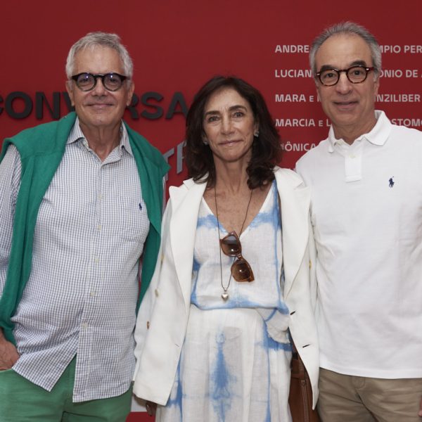 Lauro Cavalcanti e o casal Gisela e João Roberto Marinho