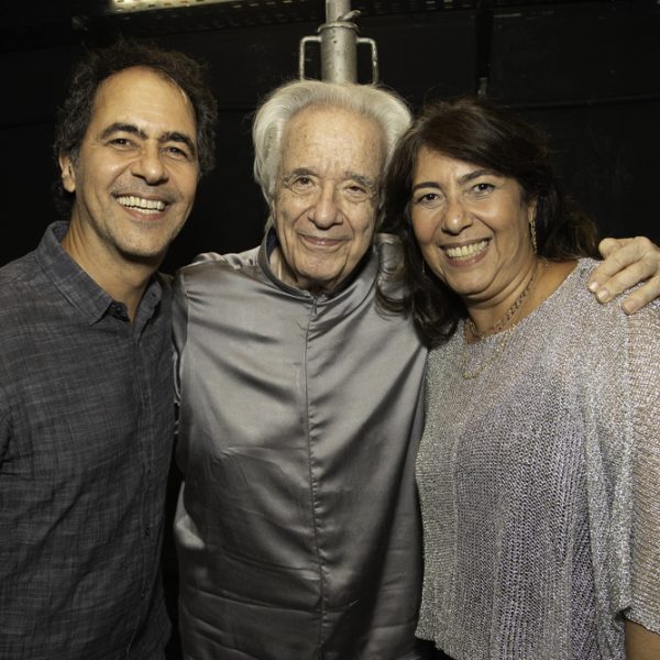 O maestro com os irmãos Leo e Silvia Haus