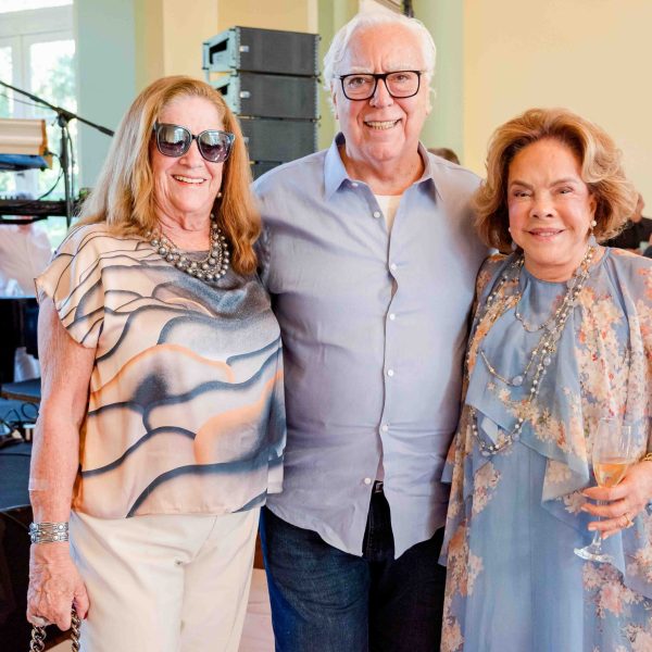 Leonora e Miro Teixeira com Regina Rique