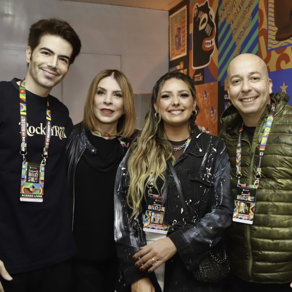 Os promoters Luiz Fernando Coutinho e Liège Monteiro com Andréa e Peck Mecenas