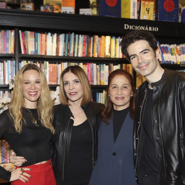 Mariana Ximenes, Liège Monteiro, Fátima Ximenes (mãe da atriz) e Luiz Fernando Coutinho