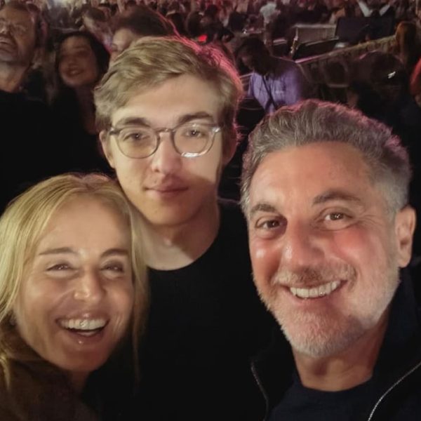 O casal Angélica e Luciano Huck com o filho Joaquim