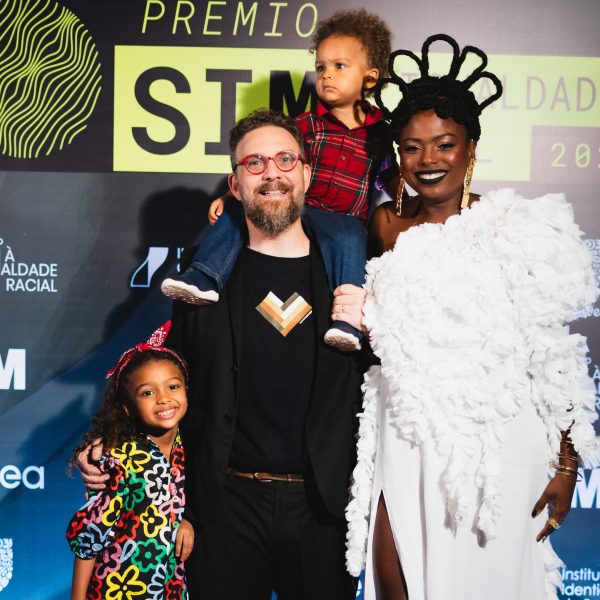 O casal Louis e Luana Génot com os filhos Alice e Hugo