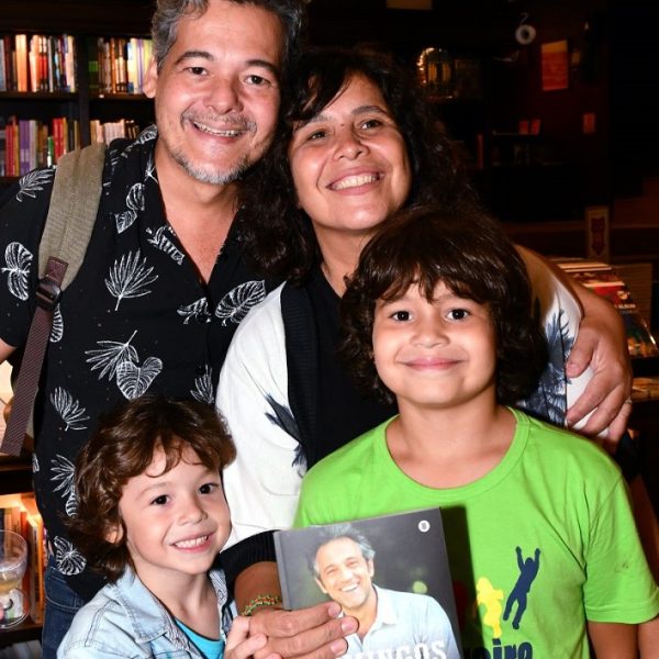 O casal Ze Marcio Alemany e Alice Granato com filhos Ben e Valente