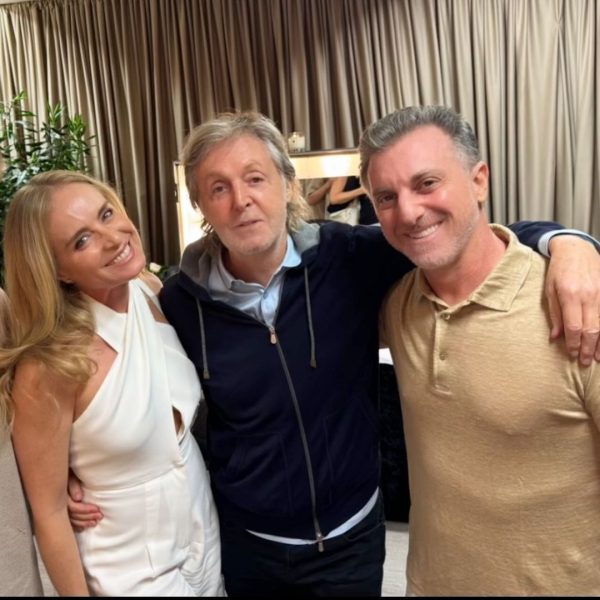 Paul McCartney entre Angélica e Luciano Huck