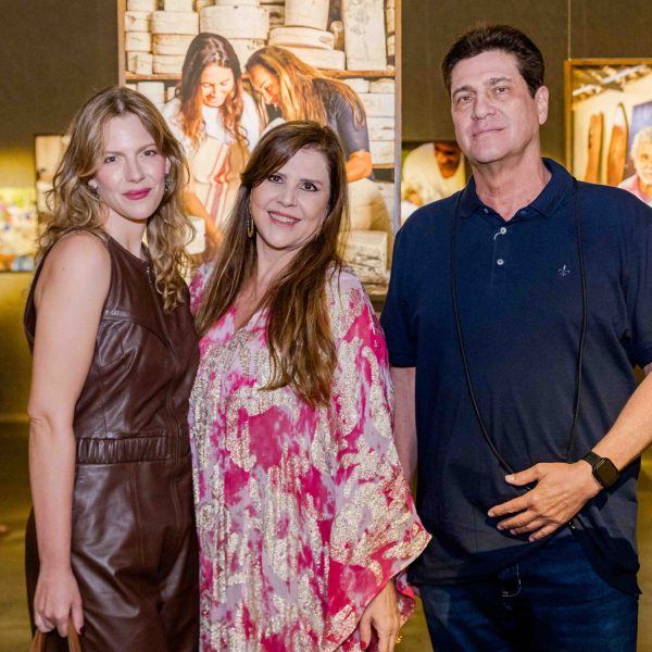 Fabienne Bezerra entre Priscila e Roberto Bodin