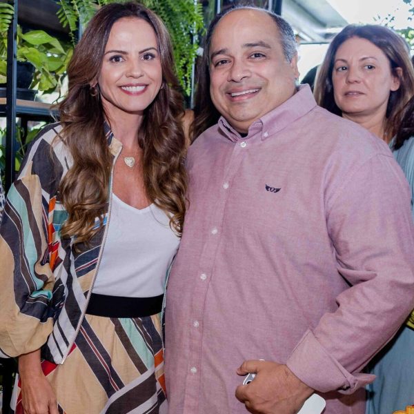 Michelle Novaes e Padre Omar