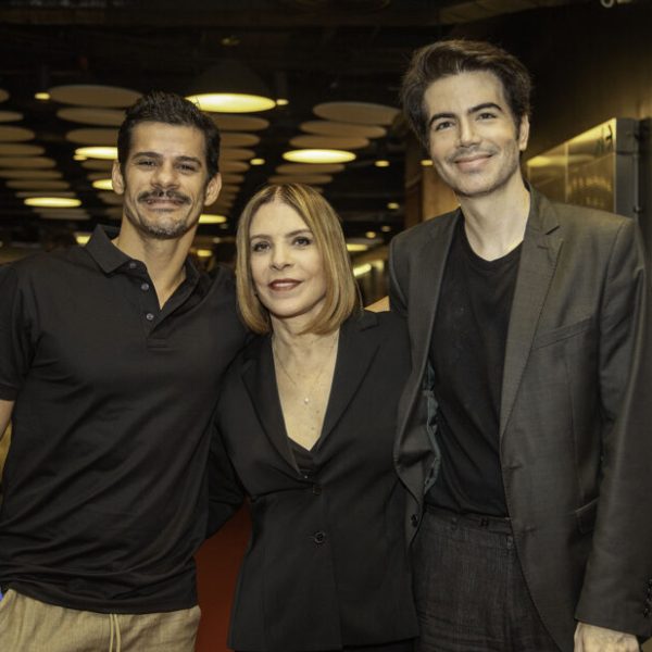 O bailarino Thiago Soares com Liège Monteiro e Luiz Fernando Coutinho