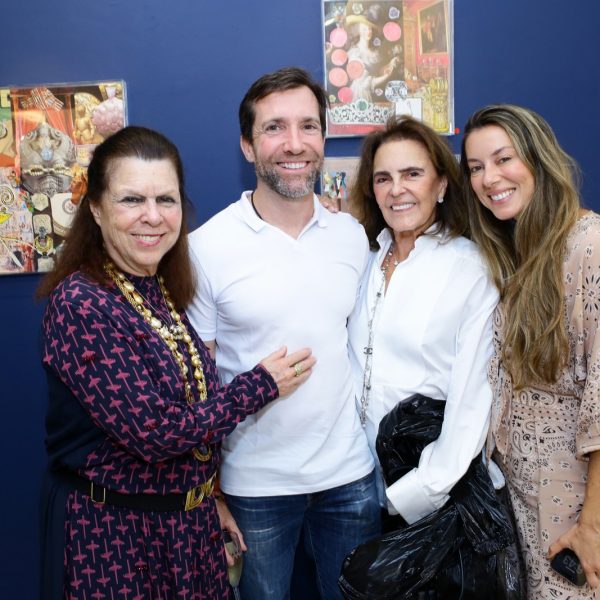 Vanda Klabin e seu filho Alexandre com Vera Andrade e Fabiola Cabral